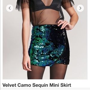 Green Velvet sequin mini skirt Forever 21 small